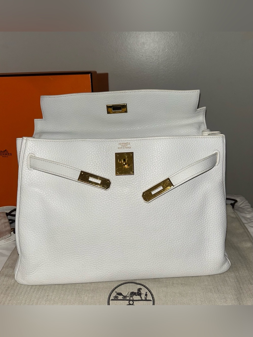 HERMÈS Kelly 35 White Blanc Clemence Leather Gold Hardware Handbag - Picture 9 of 14